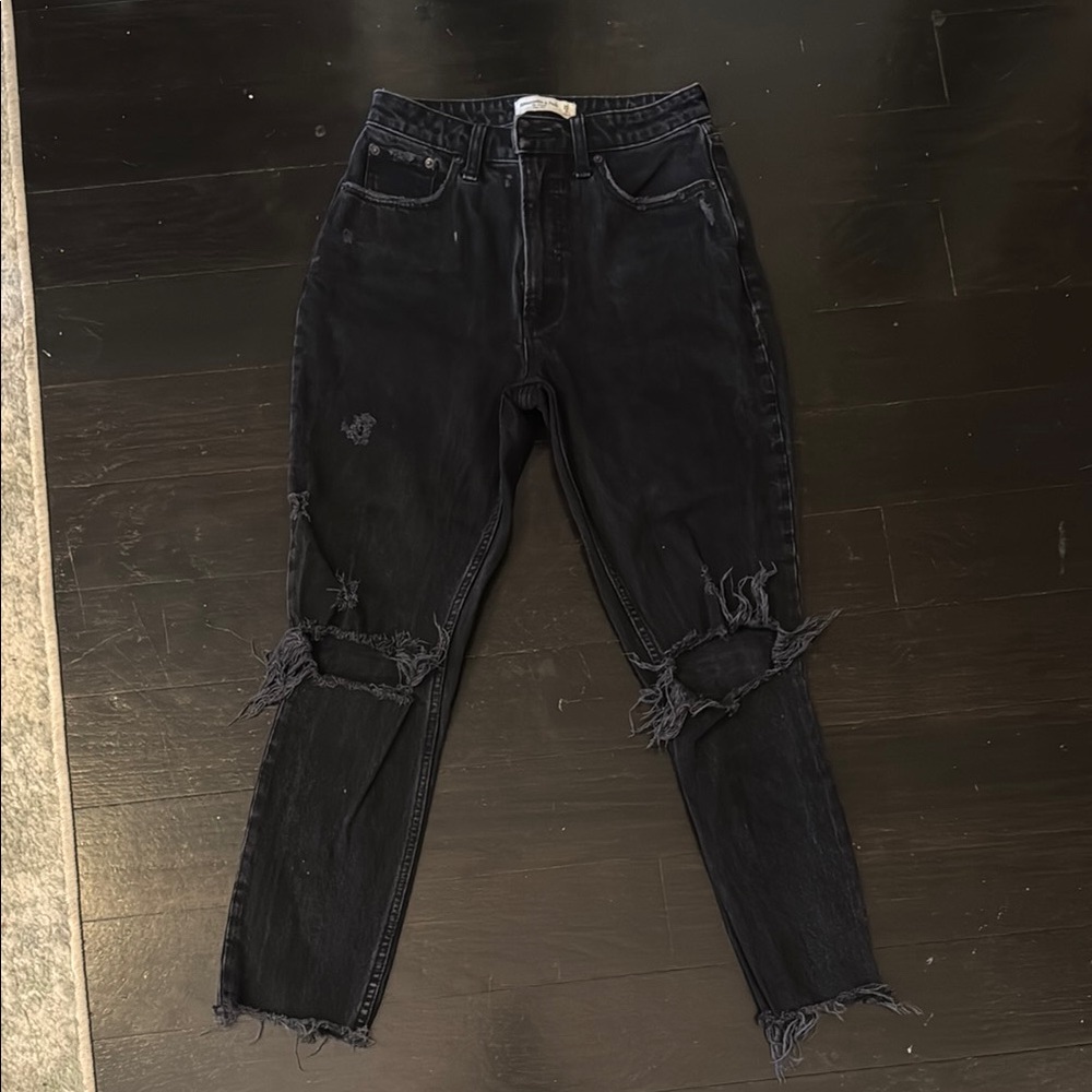 Abercrombie black distressed skinny leg Jean size 26
